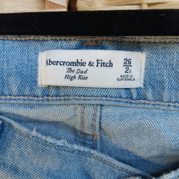 A&F The Dad High Rise Light Wash Crossover Waist Button Fly 26 2 Short - Picture 8 of 8